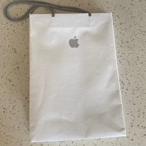 Apple shopping bags